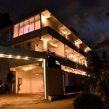 White Camelot Hotel Kandy Exterior photo