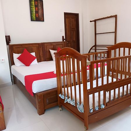 White Camelot Hotel Kandy Exterior photo