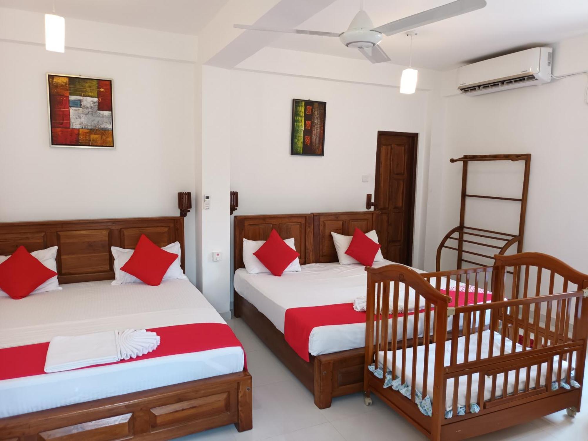 White Camelot Hotel Kandy Exterior photo
