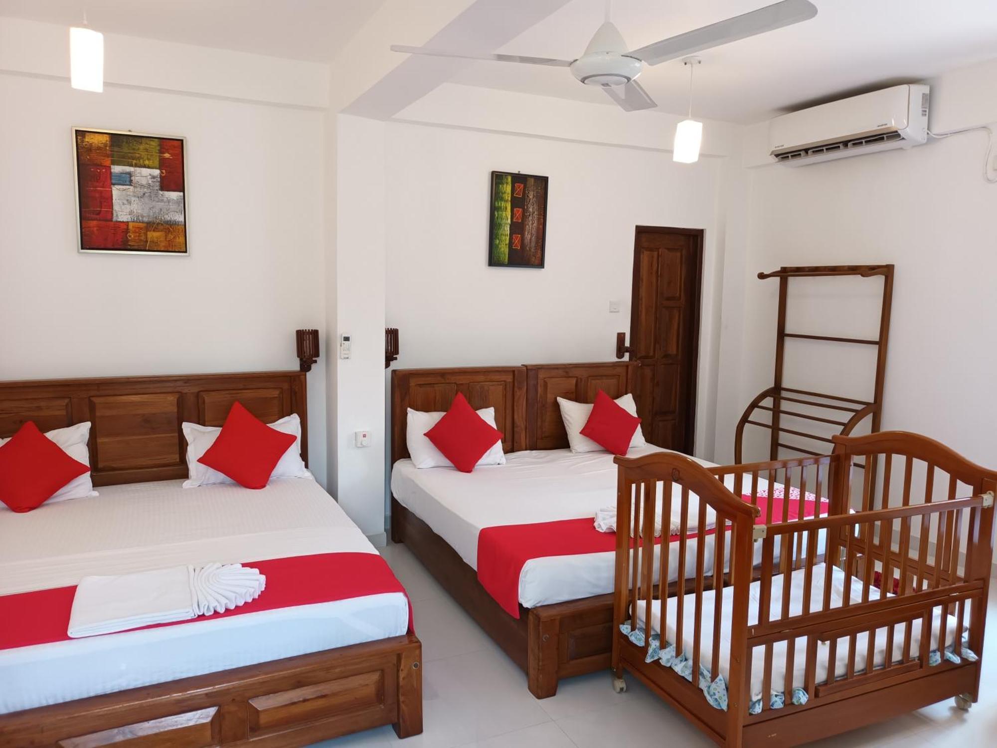 White Camelot Hotel Kandy Exterior photo