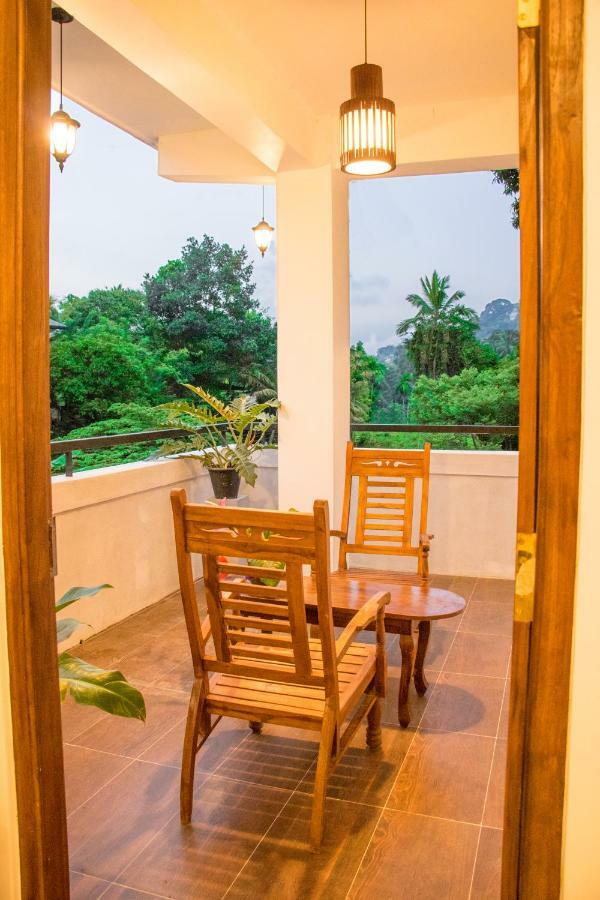 White Camelot Hotel Kandy Exterior photo